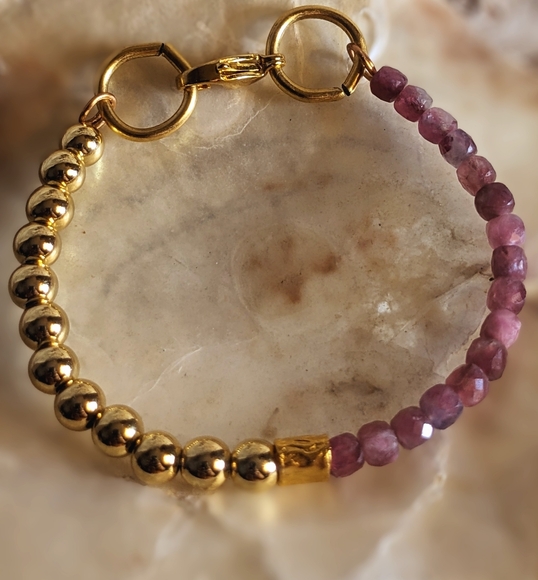 Natural Pink Thulite And Gold Beads In Half And Half Design Bracelet - Picture 2 of 6
